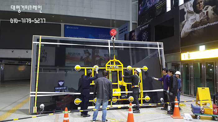 서울역 스크린 설치 작업